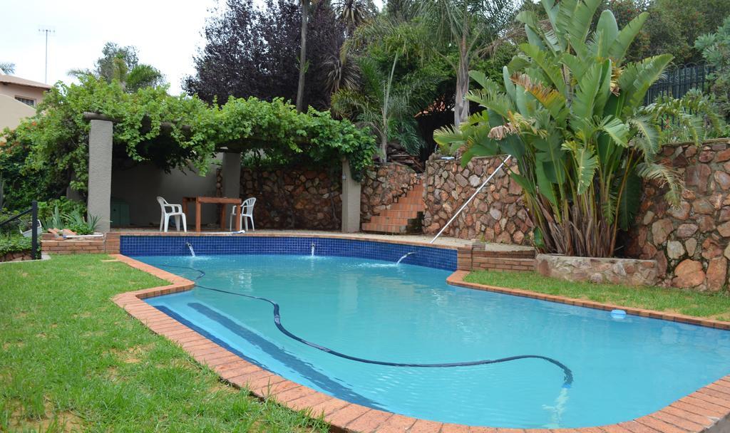 Alvesta Guest House Roodepoort Room photo